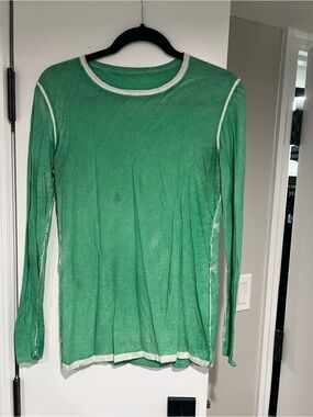 Kokun  Lightweight Green Long-Sleeve Crewneck Shirt